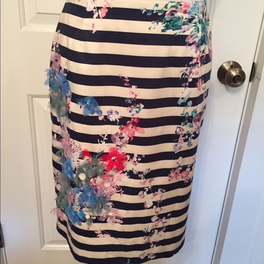 W BY WORTH SKIRT PENCIL BLUE CREAM STRIPES 3D FLORAL SIZE 2